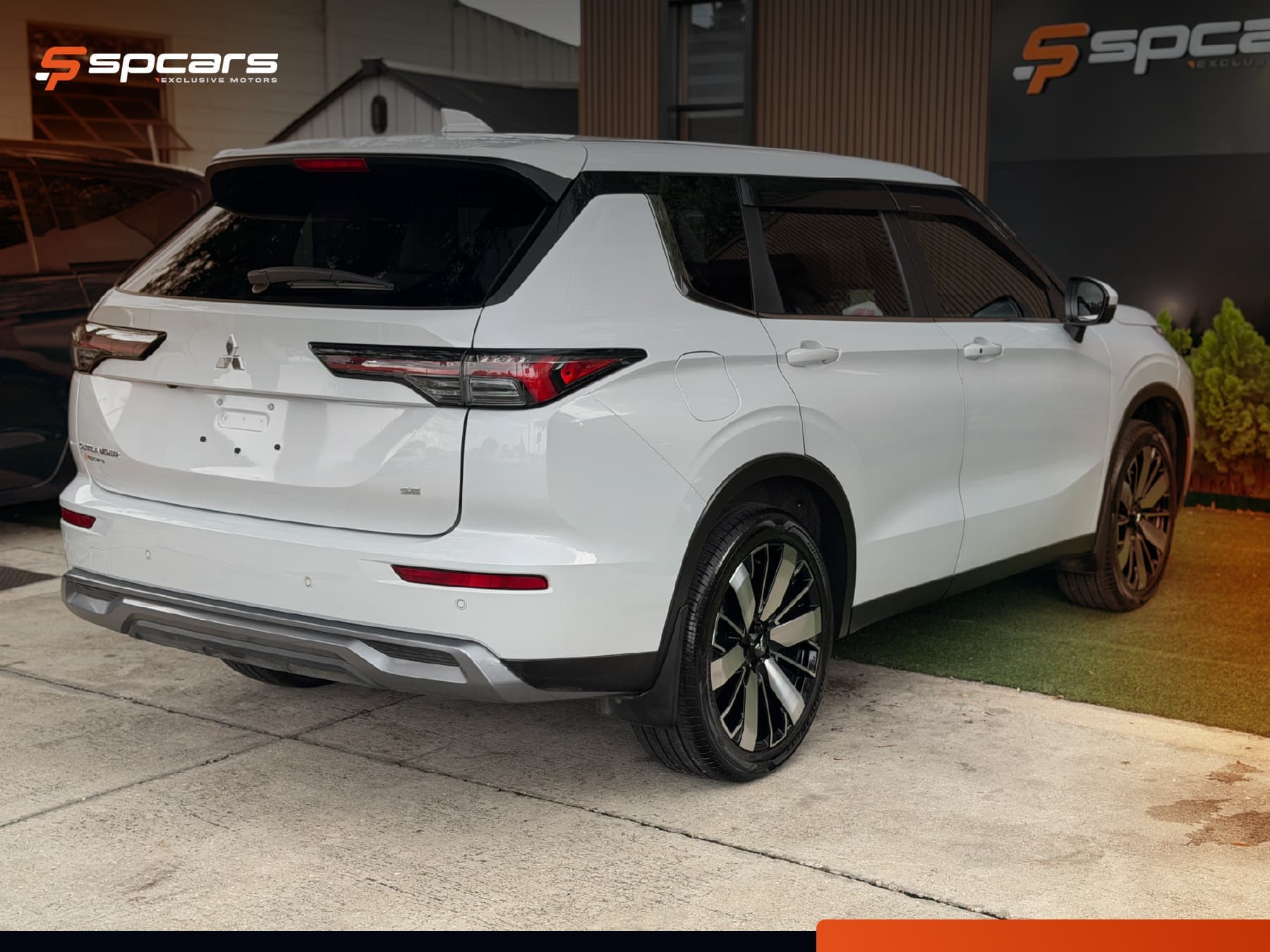 2025 Mitsubishi Outlander SE Sport Utility 4D — Foto 2 de 20